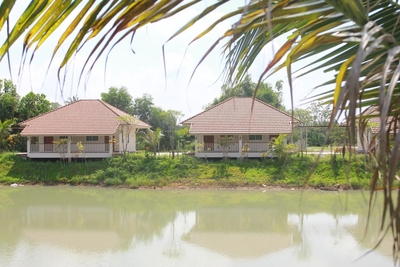 Pirom Lake And Resort Si Maha Phot Exterior foto