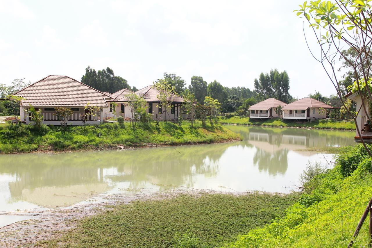 Pirom Lake And Resort Si Maha Phot Exterior foto
