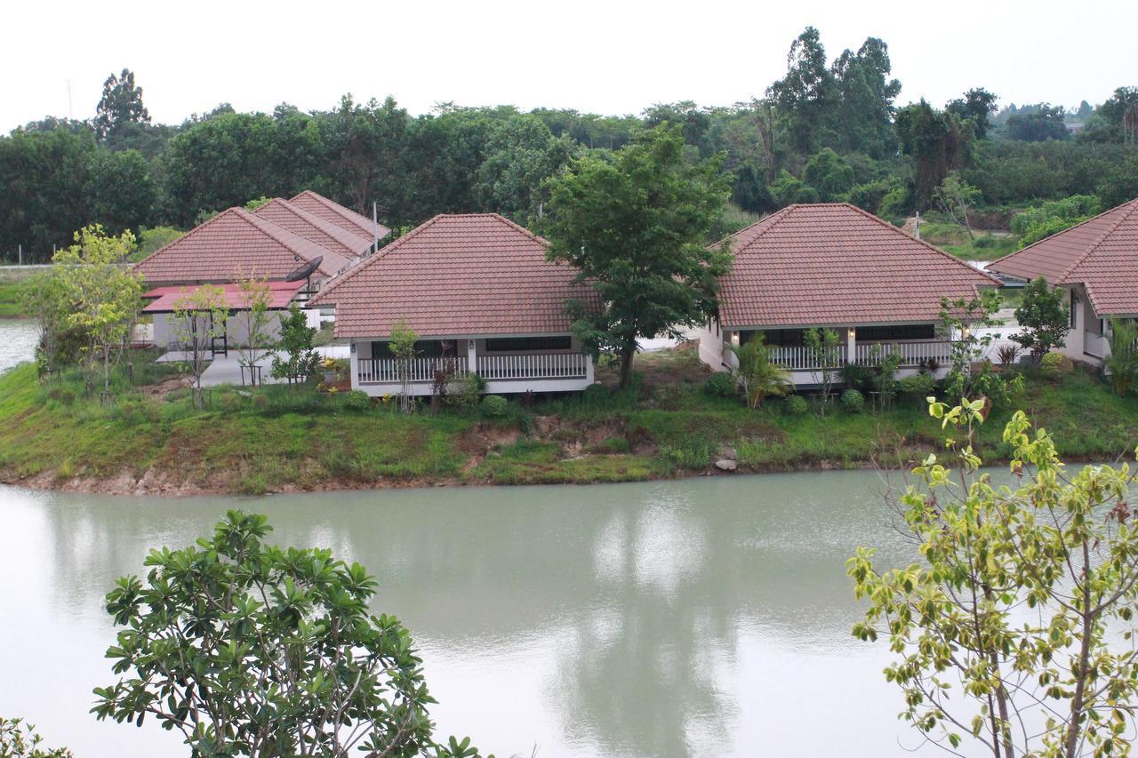 Pirom Lake And Resort Si Maha Phot Exterior foto