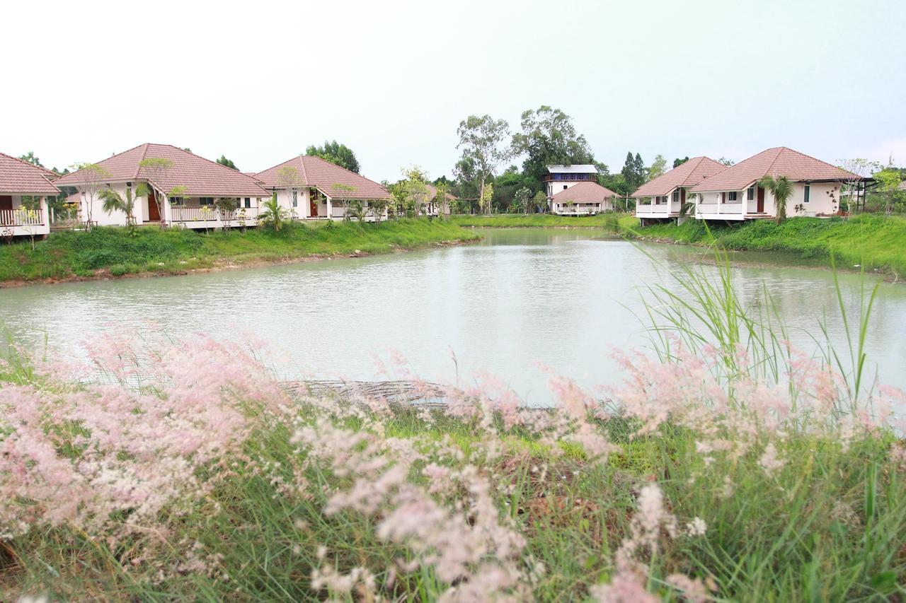 Pirom Lake And Resort Si Maha Phot Exterior foto