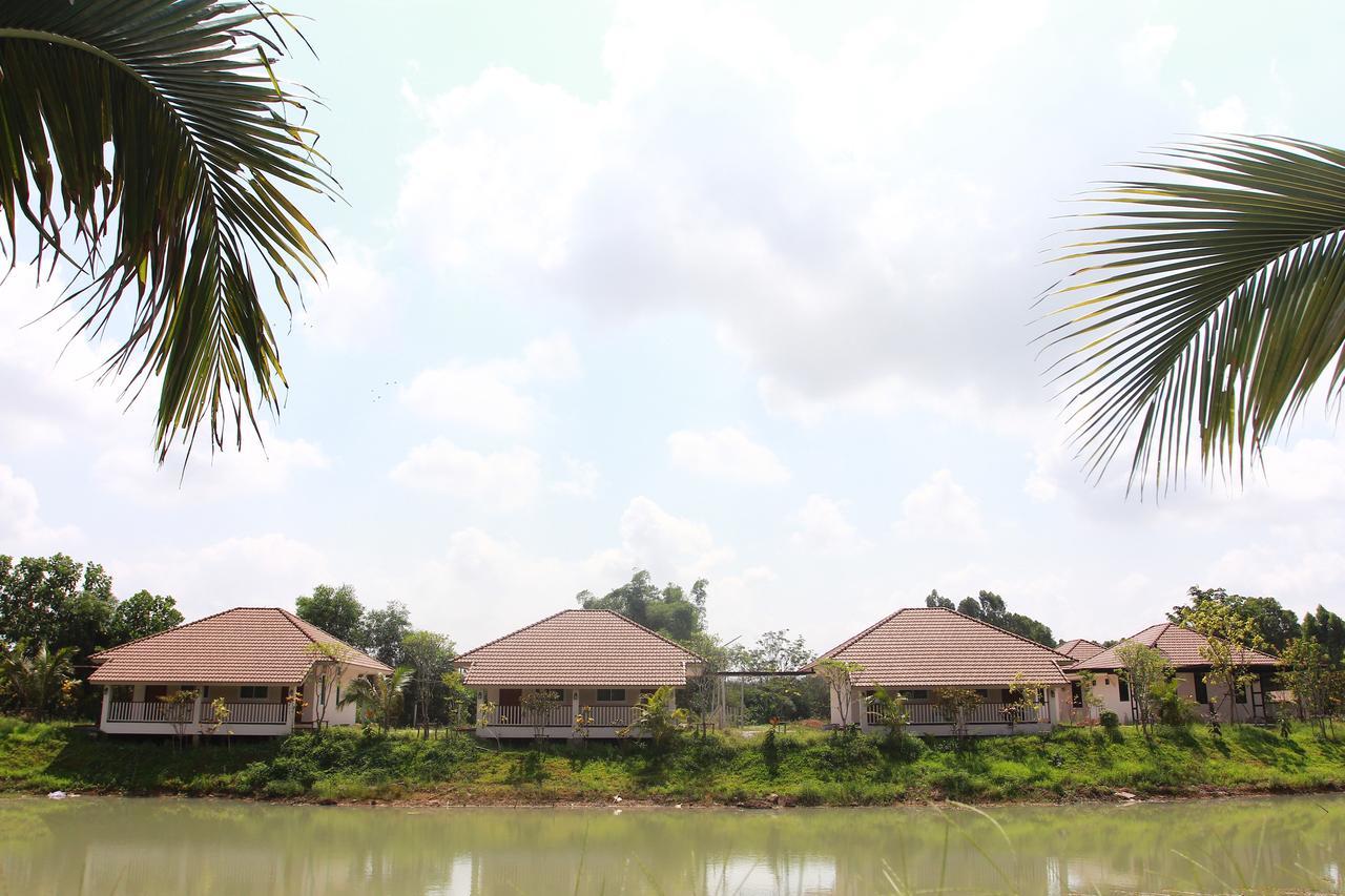 Pirom Lake And Resort Si Maha Phot Exterior foto