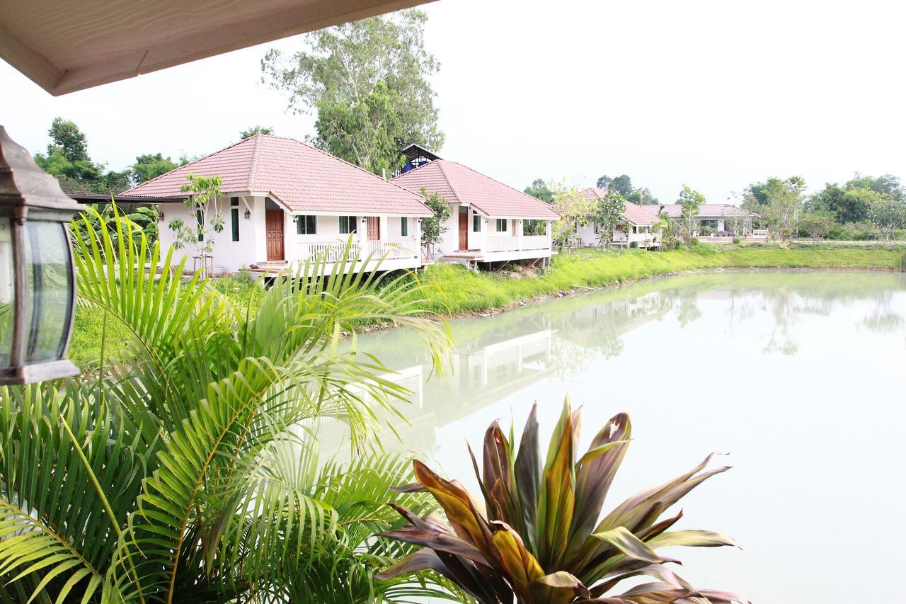 Pirom Lake And Resort Si Maha Phot Exterior foto