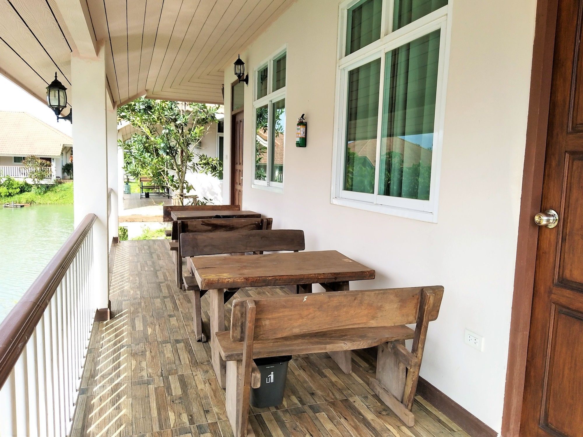 Pirom Lake And Resort Si Maha Phot Exterior foto